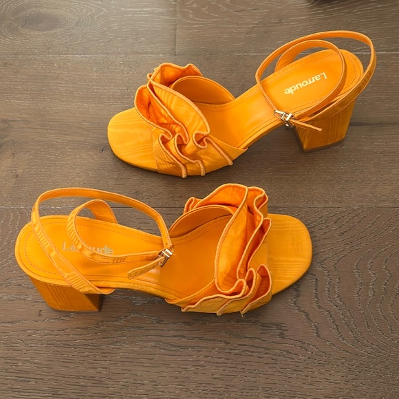 NEW Larroude Orange Selena Ruffle Sandal NWB - Picture 3 of 13